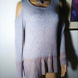 C T-Shirt Small Cold Shoulder Oversized Long Sleeves Lightweight Comfy